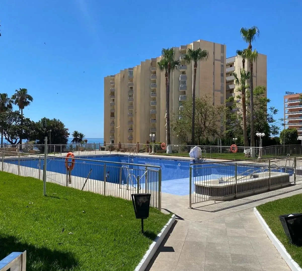 Apartment Next To Puerto Marina 베날마데나코스타